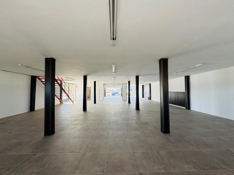 Foto 2c343d6c-e6af-4d72-9f1c-12289582b056. Alquiler local comercial nuevo local/nave disponible ! en Dénia