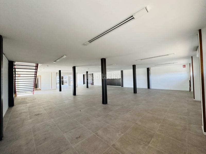 Foto 4cb77645-a112-4b6e-a5dc-f93b82a59a4a. Alquiler local comercial nuevo local/nave disponible ! en Dénia