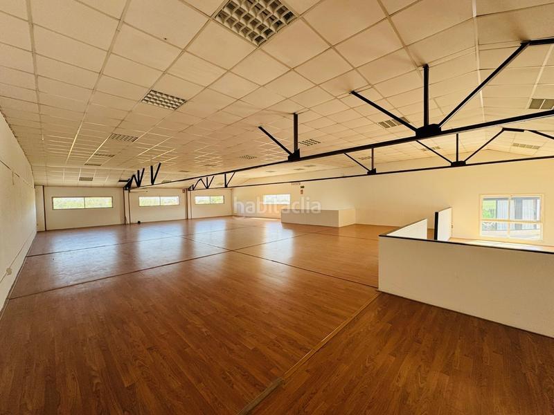 Foto 94facf93-5e40-45ee-8d8b-619922eb99b3. Alquiler local comercial nuevo local/nave disponible ! en Dénia