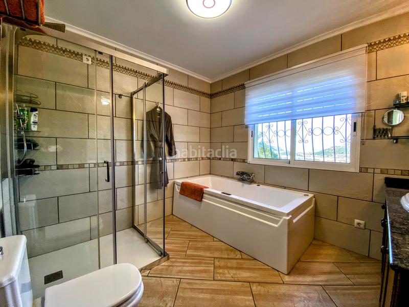 Foto 11e9190c-7f80-48aa-96d6-02c43db0e949. Xalet amb xemeneia calefacció aparcament a Pedreguer