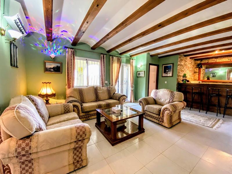 Foto 871bfa8c-05d6-47dc-8736-479de32fe2ad. Xalet amb xemeneia calefacció aparcament a Pedreguer