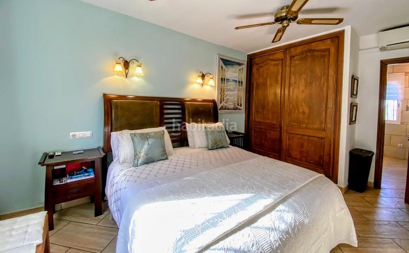 Foto bfa16025-6084-4002-aa53-939b183a23ef. Xalet amb xemeneia calefacció aparcament a Pedreguer