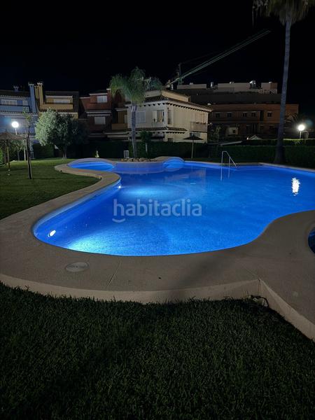 Foto d2553279-bc20-4a6d-844f-eb92a2b2e448. Casa adossada amb calefacció aparcament piscina a Dénia