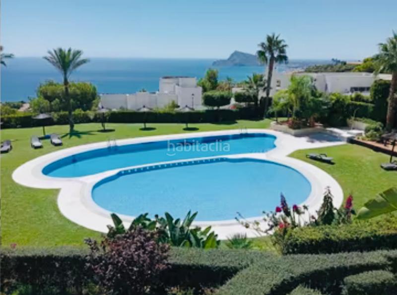 Foto 5866011d-13c1-4109-b9ab-d0583f37749c. Àtic amb xemeneia calefacció aparcament piscina a Altea