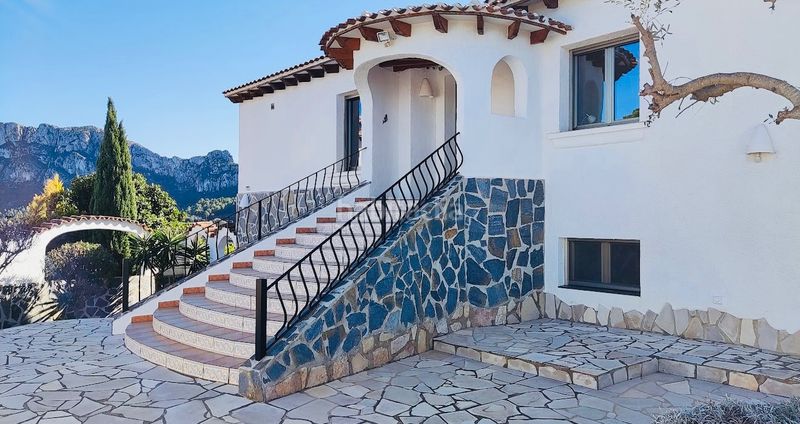 Foto 0920ff0f-0fab-466a-8e74-a7eea59d8f97. Xalet amb xemeneia calefacció aparcament piscina a Dénia