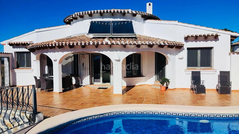 Foto 74a3b1b1-6879-4255-b454-f7eb35fbf0f3. Xalet amb xemeneia calefacció aparcament piscina a Dénia