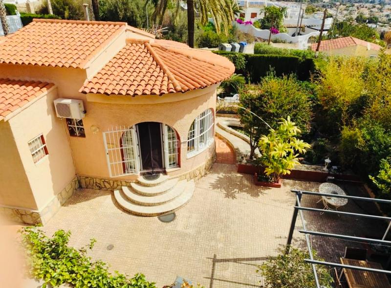 Foto d866452e-4c64-4102-b175-cdd135cee90c. Chalet con camino riscaldamento parcheggio piscina in Calp