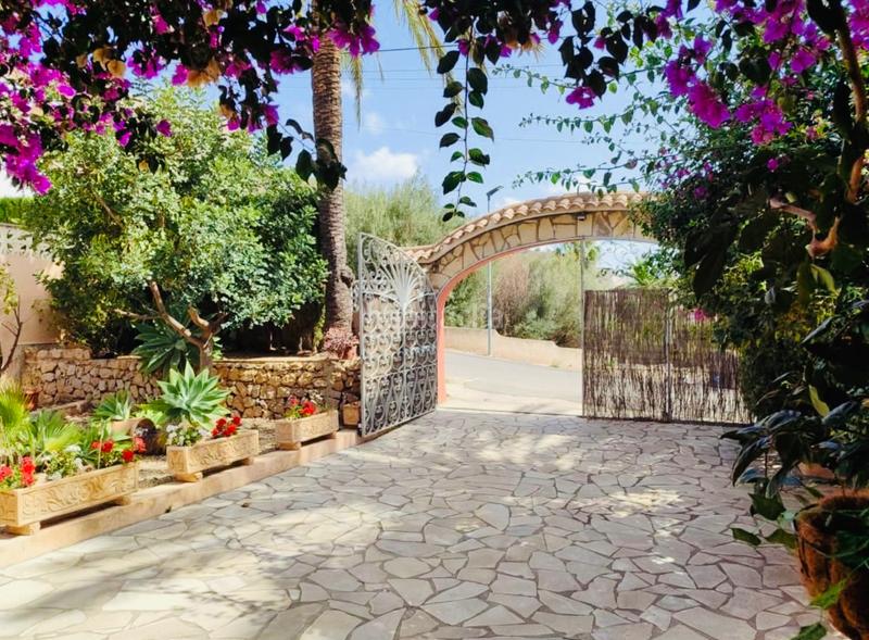 Foto f36c3c0a-054d-4e56-9b55-05dcac7e1651. Chalet con camino riscaldamento parcheggio piscina in Calp