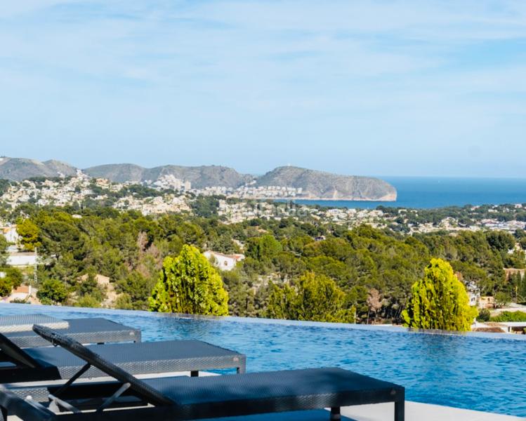 Foto 340b3212-2b08-402b-882c-ee63a2b9bba4. Chalet nueva y espectacular villa en venta ! en La Fustera Benissa