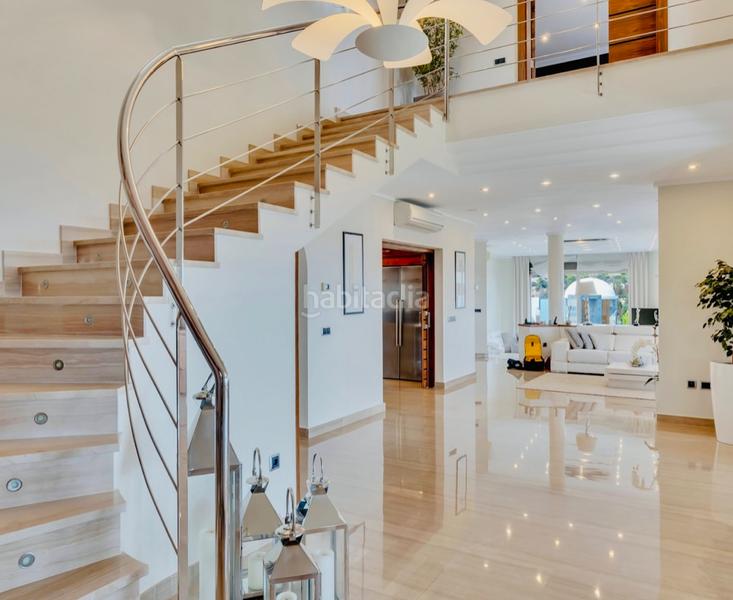 Foto aeeb69fa-0556-4e49-afeb-1e3cd71199d0. Chalet nueva y espectacular villa en venta ! en La Fustera Benissa