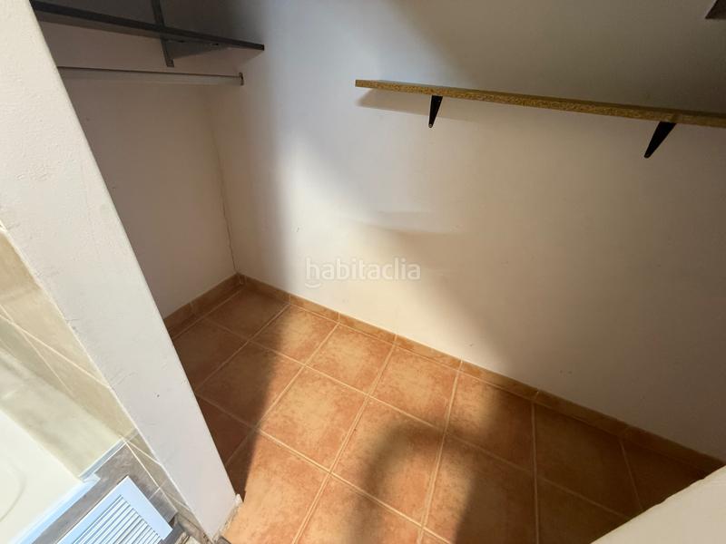 Foto c276b28e-a714-4204-bc2f-7f4a6bcc0a35. Rent flat with fireplace heating parking in Ondara