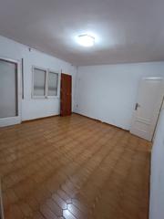 Pis a Estació de França. Piso amplio y luminoso de 4 habitaciones, sin ascensor