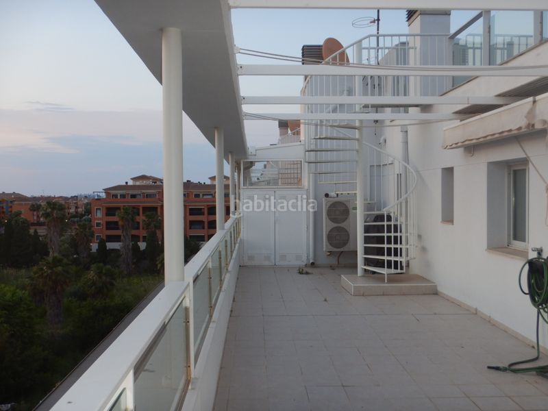 Foto bf04f429-3102-4b1a-afb2-ff5dbb968758. Àtic amb calefacció aparcament piscina a Les Bassetes - El Marjal Dénia