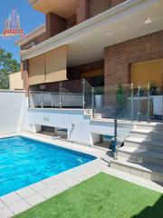 Chalet en Alto de los Molinos. Sensacional chalet individual en urbanización alto de los molino