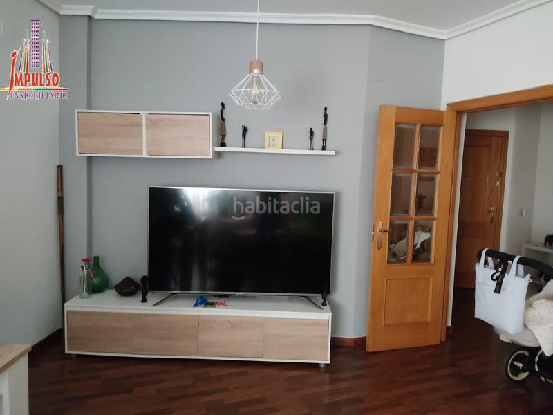 Foto 927a9d4c-7e6f-4701-8ff3-c62a280eeaa2. Piso amplia vivienda zona vereda con plaza de garaje y trastero en Albacete
