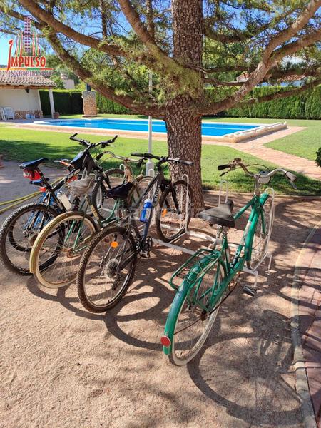 Foto 13589d09-93ae-46cd-be99-f470821b620e. Chalet con camino riscaldamento parcheggio piscina in Albacete