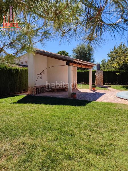 Foto 48866baa-c31e-4a3d-b9f2-94df50338393. Chalet con camino riscaldamento parcheggio piscina in Albacete