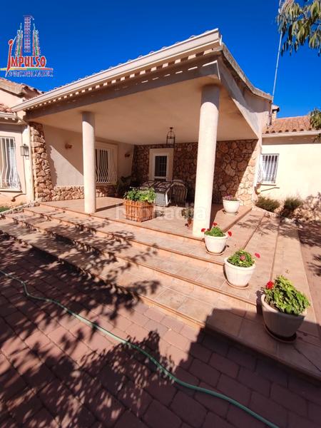 Foto 5ce30c26-ff9e-4869-9d9a-cc335ade463a. Chalet con camino riscaldamento parcheggio piscina in Albacete