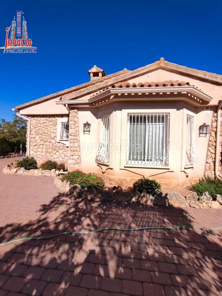 Foto 7f657417-b40a-44a9-9b85-6bf48cf4e008. Chalet con camino riscaldamento parcheggio piscina in Albacete