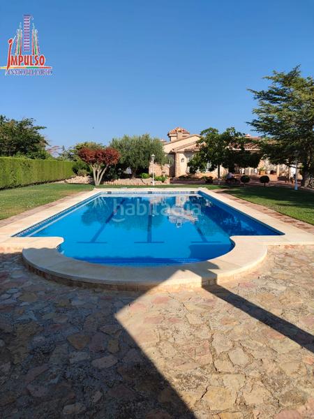 Foto ea52fd22-155f-45b2-9514-c06561258930. Chalet con camino riscaldamento parcheggio piscina in Albacete