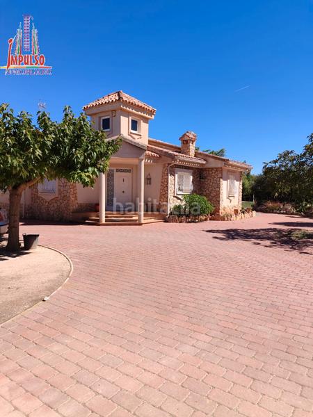 Foto f2365540-b256-404e-b311-23a3a3673243. Chalet con camino riscaldamento parcheggio piscina in Albacete