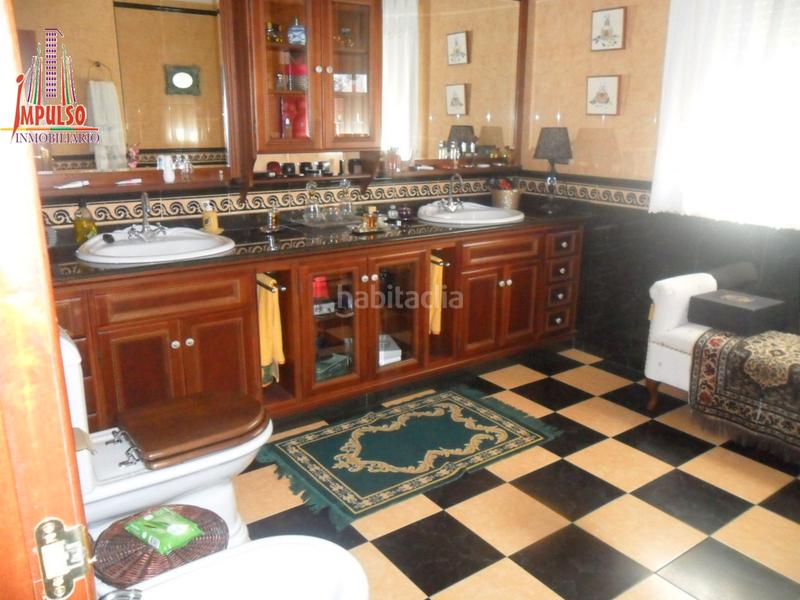 Foto 02c57d83-1562-4672-a75e-b937ad59d57f. Chalet con camino riscaldamento parcheggio piscina in Albacete