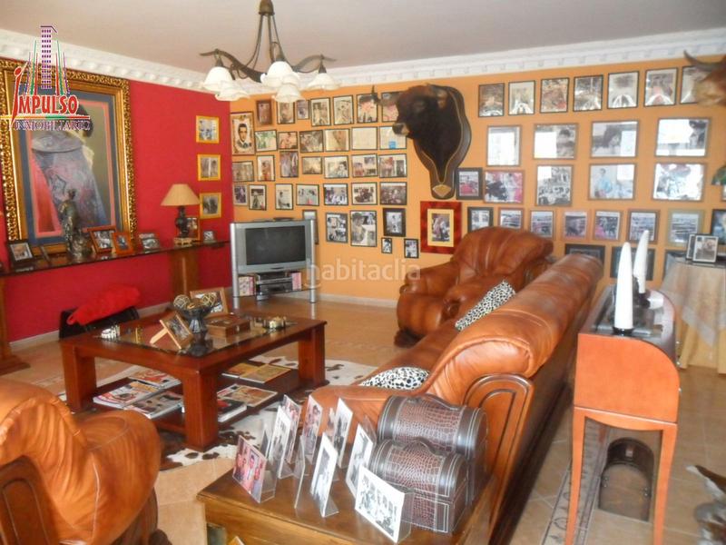 Foto 2ca8aa5a-f6fb-4ff6-9cf8-b7c2c4993408. Chalet con camino riscaldamento parcheggio piscina in Albacete