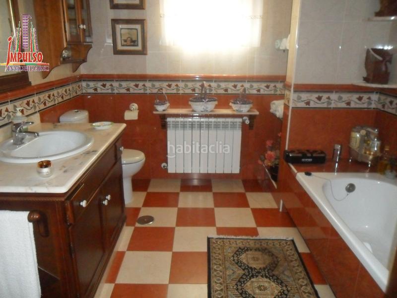 Foto e9490f3c-53f6-4011-bfc4-2afdf12edb6e. Chalet con camino riscaldamento parcheggio piscina in Albacete