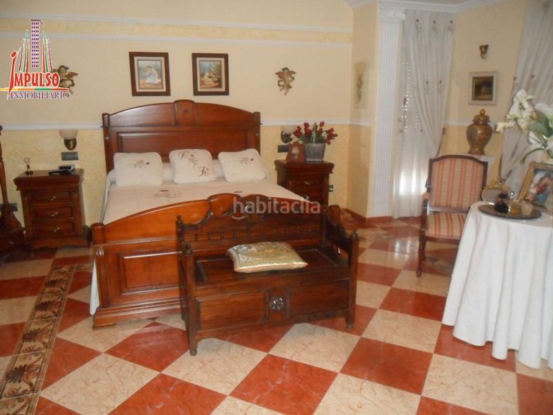 Foto eab743f1-2e95-49f5-83c2-6ef607438357. Chalet con camino riscaldamento parcheggio piscina in Albacete