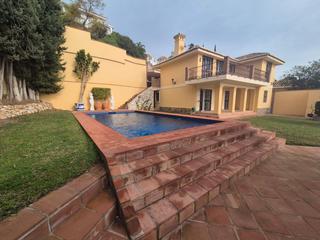 Chalet en Pasaje córdoba 8. Preciosa villa en la capellanía benalmádena costa con vistas inm