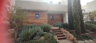 Casa pareada en Calle chirimoyo 2. Impresionante adosado de lujo con vistas a la bahía de fuengirol