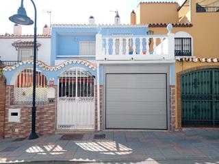Casa adossada a Calle río guadiato 4. Adosada en la zona de doña ermita con 4 dormitorios y plaza de g