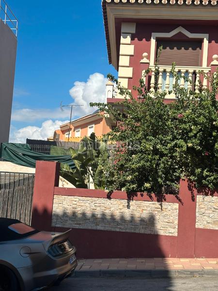 Foto 0dbef8bb-084d-42bd-bfba-2540c56423fd. Chalet in calle los almendros 12 in Los Pacos Fuengirola