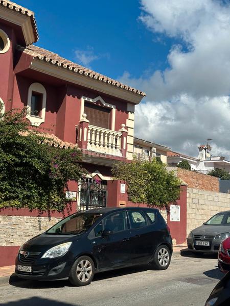 Foto eb2cda45-14cc-4372-aa08-5efbb637f218. Chalet in calle los almendros 12 in Los Pacos Fuengirola