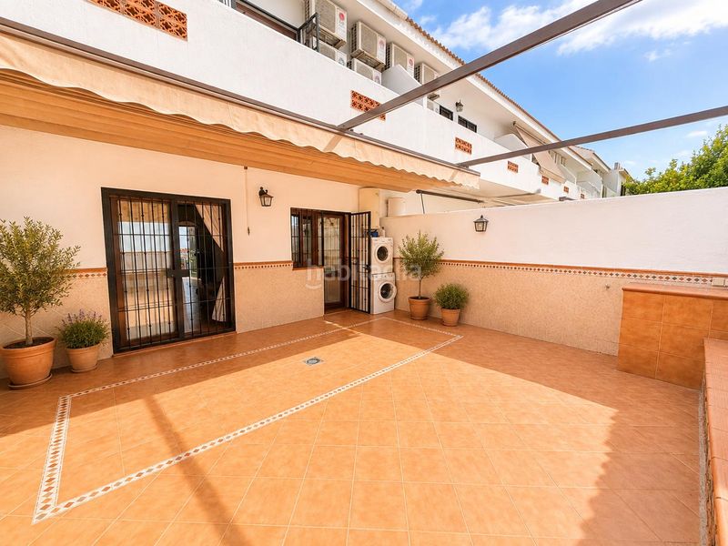 Foto 24789c1c-8f37-4f66-a20c-485cc176161e. Casa adossada a calle hierbamora 16 a Centro Benalmádena