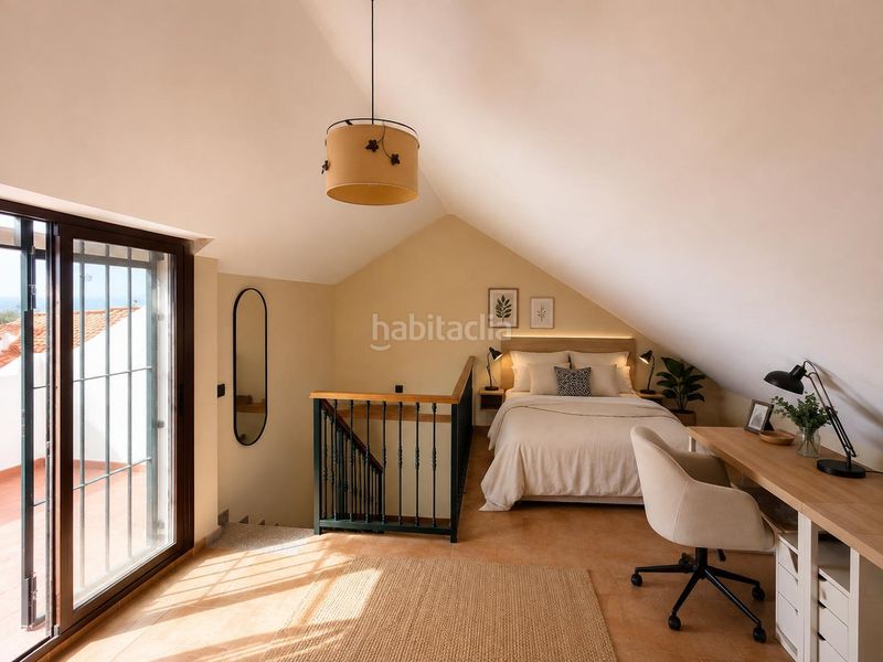 Foto b9cc0b22-1a70-42e0-8dc4-bb1d6324d33e. Casa adossada a calle hierbamora 16 a Centro Benalmádena