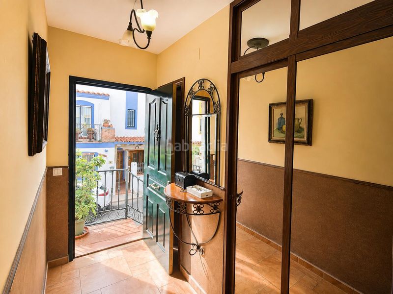 Foto e4fa5ea1-d2e3-44d3-8d2b-847120a7347a. Casa adossada a calle hierbamora 16 a Centro Benalmádena