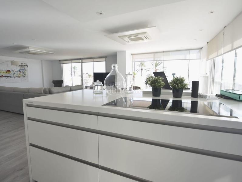 Foto 2452808c-d148-47a8-94bf-62016eeef0ae. Piso en paseo marítimo rey de españa 95 fabuloso piso de 3 dormitorios con altas calidades en toda la vivienda en Fuengirola