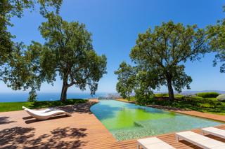 Chalet en Avenida del higuerón 19. Impresionante villa lujosa con vistas inmejorable a toda la bahí