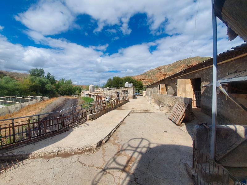 Foto ba6d5659-9719-464d-8fef-485167bd052c. Bâtiment à usage industriel dans Guadix