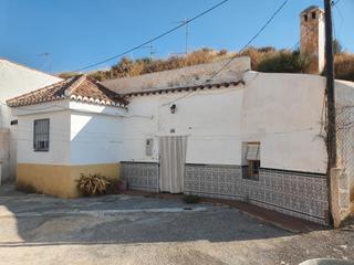 Chalet à Benalúa. Cueva en benalua con placeta