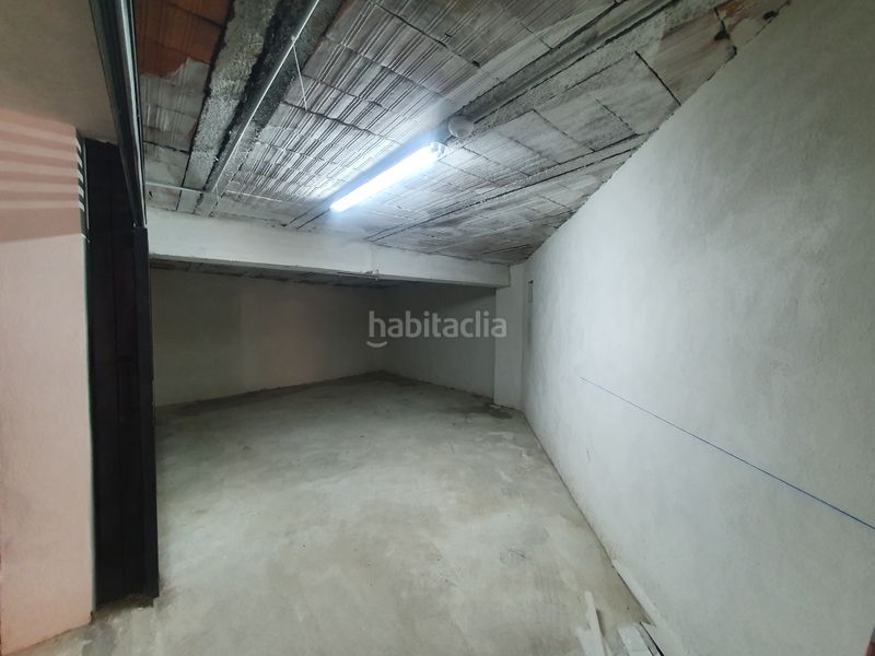 Foto c7e70b52-a82c-43b9-b73d-7d7d3bb8a7e1. Aparcament cotxe a calle enrique casas vila 4 a Guadix