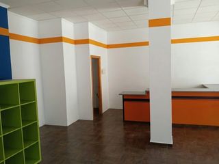 Geschäftsraum in Calle granada 13. Local comercial en buena zona