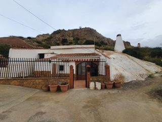 Casa  Calle cuatro esquinas 16. Casa cueva en guadix  buena zona