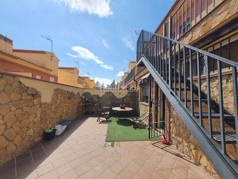Foto 8f45124c-fa8f-4cde-8aed-23be8b0813d8. Casa adossada amb aparcament a Guadix