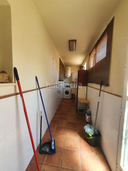 Foto f4a9e326-f5c1-4782-9136-58a58b7c3c81. Casa adossada amb aparcament a Guadix