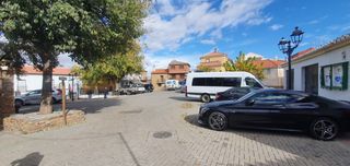 Casa  Plaza juan carlos i 17. Casa en el centro de  lugros