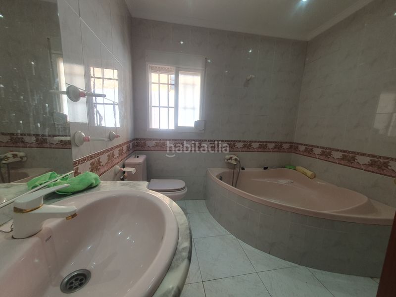 Foto b08762b1-87c2-4db1-a499-d0fdd516e32f. Casa a calle larga 31 a Guadix