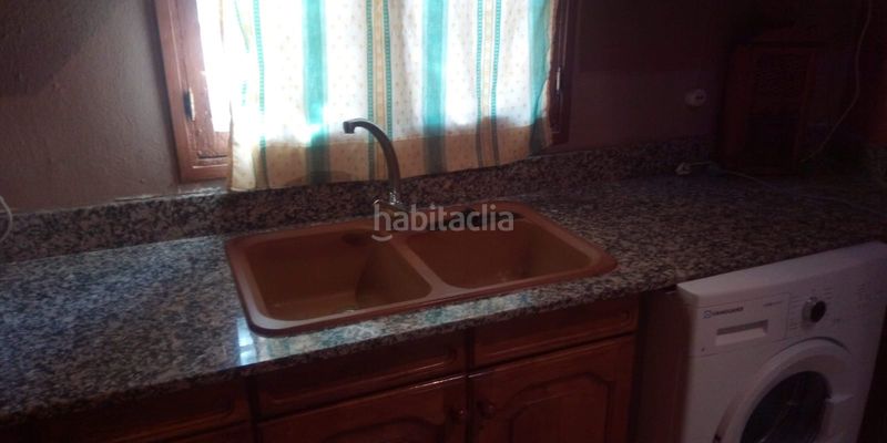 Foto 91635bfe-d1d5-4609-bd9d-e38e0451a85a. Masia amb xemeneia aparcament a Baza