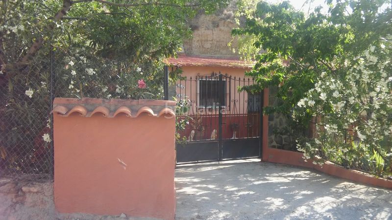 Foto 9b8c3a19-5774-4dce-9dc7-1a638a532929. Masia amb xemeneia aparcament a Baza